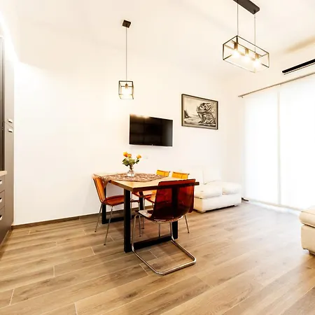 Maison Chic Cornelia - San Pietro Apartment *