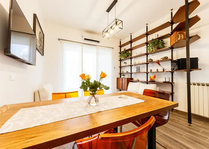 Maison Chic Cornelia - San Pietro Apartment